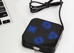 1 x Quadratischer Spiegel 4 USB Hub mit LED-Licht für 4,45 Euro inklusive Versand