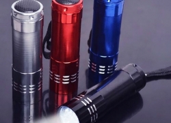 1 x 9-LED-Pocket Taschenlampe für 1,00 Euro inklusive Versand