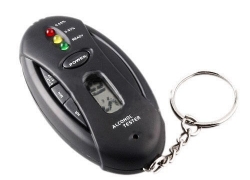 Digitaler LCD Alkoholtester mit Schlüsselanhänger, Taschenlampe und Timer für 2,89€ inkl. Versand