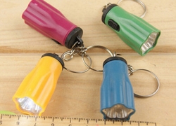 2x Schlüsselanhänger LED-Licht “Blume” für 3,76€ inkl. Versand