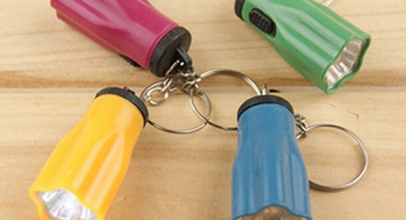 2x Schlüsselanhänger LED-Licht “Blume” für 3,76€ inkl. Versand