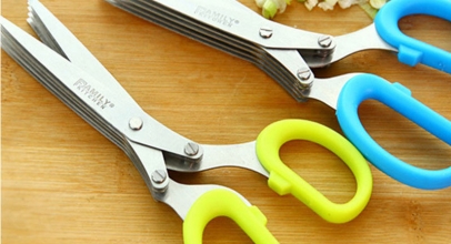 Edelstahl 5-fach Schredder Schere/Kräuterschere mit Abstreifer für 3,39€ inkl. Versand