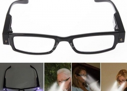 Lesebrille mit zwei zuschaltbaren LEDs für 2,05€ inkl. Versand