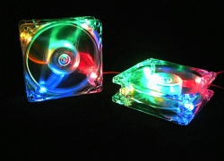 Multicolor LED-Lüfter (8cm x 2,5cm) für 1,99€ inkl. Versand