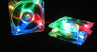 Multicolor LED-Lüfter (8cm x 2,5cm) für 1,99€ inkl. Versand