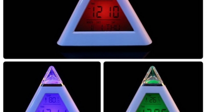 Pyramiden Farbwechsel Wecker mit Thermometer, Kalender, Alarmfunktion + Lichteffekte für 2,94€ inkl. Versand