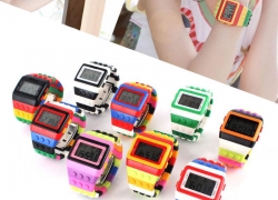 Kinder Silikon Armbanduhr im „Legostein-Design“ für 3,99€ inkl. Versand