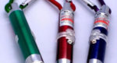 Mini LED Taschenlampe mit Karabinerhaken für 1,00€ inkl. Versand