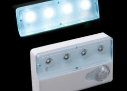 PIR Infrarot Auto-Sensor 4 LED-Beleuchtung für 3,99€ inkl. Versand