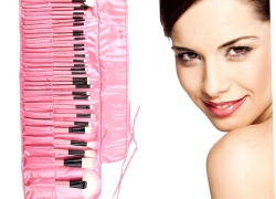 32-tlg. Schminkpinsel Set + PU-Ledertasche für 9,40€ inkl. Versand