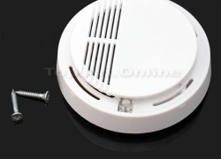 1 x Alarm Rauchmelder mit roter LED Anzeige/elektronischem Sensor für 3,80 Euro inklusive Versand