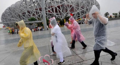 2x Wasserdichte Einweg Regenjacken aus Kunststoff für 1,12€ inkl. Versand