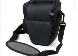 Schwarze Schutztasche für Digitale Spiegelreflexkameras für 6,10€ inkl. Versand