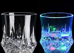 LED-Wasserbecher/ Acrylglas mit 96% Rabatt!