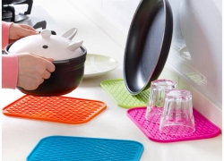 Rutschfester Silikon Topf Untersetzer/Topflappen für 1,73€ inkl. Versand