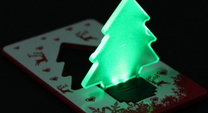 Aufklappbares Tannenbaum LED-Licht im Kartenformat für 1,00 inkl. Versand