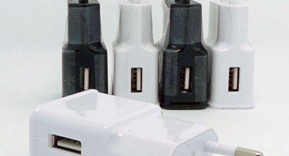 1 x Universal USB-Adapter Ladegerät für 1,19 Euro inklusive Versand