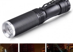 1 x Zoombare CREE XPE-Q5 LED 500Lm Ultrafire Mini-Taschenlampe für 2,69 Euro inklusive Versand