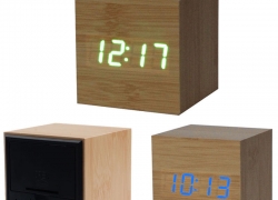 1 x Holz Würfel LED-Wecker für 7,26 Euro inklusive Versand