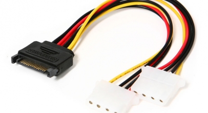 1 x Internes Strom-Adapterkabel 15 Pin SATA Stecker auf 4-Pin Dual-Molex-Buchse für 1,00 Euro inklusive Versand