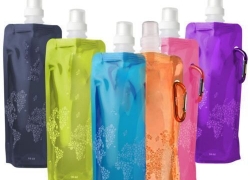 1 x Zusammenfaltbarer Getränkebeutel mit Schraubverschluss und Karabinerhaken für 1,26 Euro inklusive Versand