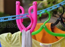 5 x Faltbarer Kleiderbügel Reisekleiderhaken für 5,19 Euro inklusive Versand