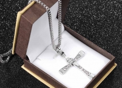 Cooles “Fast and Furious” Toretto Kreuz für 1,68€ inkl. Versand