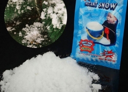 4x Dekoration Schnee Instant für 1,57€ inkl. Versand!