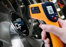 Digital Infrarot Laser Thermometer -50°C bis 330°C für 5,69€ inkl. Versand