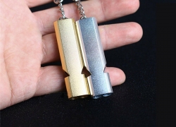 2x Outdoor Notfall- Signalpfeife mit Schlüsselring für 1,50€ inkl. Versand