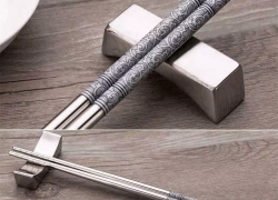 2 Paar Asia Essstäbchen lang aus rostfreiem Edelstahl für 6,99€ inkl. Versand!