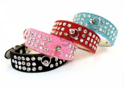 Strass Hundehalsband im Wildleder-Look + LED Anhänger ab 4,97€ inkl. Versand