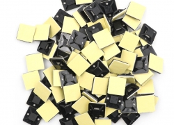 100 Stück selbstklebende Kabelklemmen “Mount Base” für 1,77€ inkl. Versand