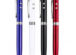3-in-1 Touchscreen-Stift + Kugelschreiber + LED Licht für 1,32€ inkl. Versand