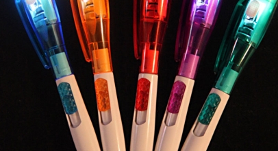 Kugelschreiber mit LED Lampe für 1,-€ inkl. Versand