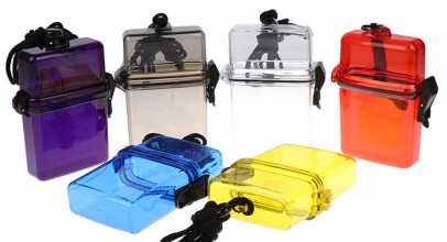 Wasserdichte Kunststoff Aufbewahrungsbox mit Umhängekordel für 4,03€ + 0,09€ Versand!
