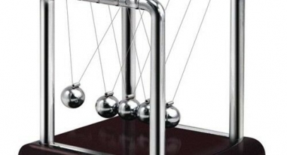 Kugelstoßpendel – Newton Pendel mit Sockel im Miniaturformat für 2,16€ inkl. Versand