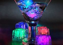 Farbige LED Eiswürfel für 1,19€ inkl. Versand